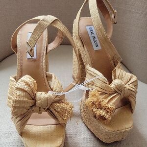 Steve Madden Beige Bow Platform Heels